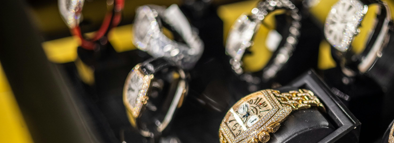 Why Analog Watches Remain Relevant in the Smartwatch Era Image